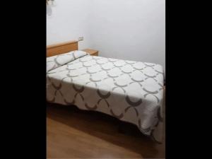 Un pat sau paturi într-o cameră la Room in Lodge - Double and single room - Pension Oria 1