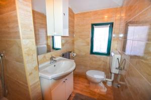 Koupelna v ubytování Apartments Studenac