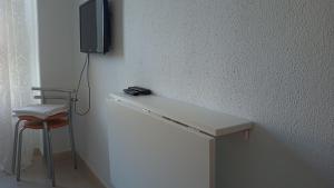 TV a/nebo společenská místnost v ubytování Habitación privada cerca de Cádiz con fácil aparcamiento + 5 fotografií