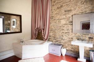 Kúpeľňa v ubytovaní Château du Boschet chambre Pierre de Lescouet