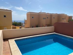 a swimming pool on the roof of a house at Casa Mariben, Vacation Rental home Vv 3 Bedrooms private pool with sea views in Callao Salvaje