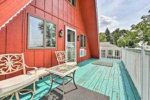una casa roja con una terraza con un banco y una mesa en Spacious Coldwater Home Private Boat Launch!, en Coldwater