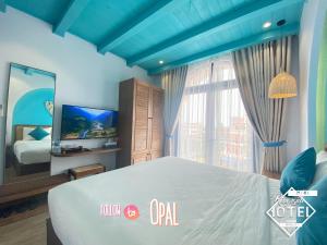 Postel nebo postele na pokoji v ubytování Riverside Mini Hotel Grand World Phu Quoc
