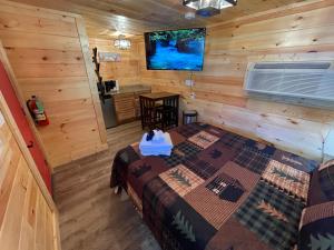 a bedroom with a bed in a log cabin at Newly Remodeled Motel in Gatlinburg! in Gatlinburg