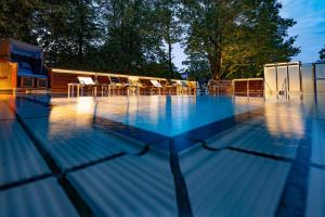 Bazén v ubytování Thermenhotel Apollo nebo v jeho okolí