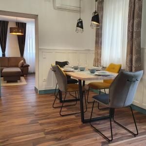 A seating area at Jégmadár Apartman