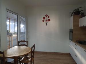 Kuchyňa alebo kuchynka v ubytovaní Le garage