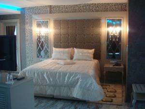
a bedroom with a large bed and a large mirror at Golden Palas Hotel in Cerkezkoy
