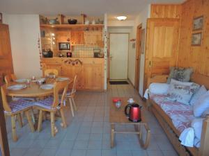 a living room with a table and a couch at Appartement Les Gets, 3 pièces, 5 personnes - FR-1-598-73 in Les Gets