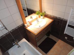 a bathroom with a sink and a mirror and a tub at Appartement Les Gets, 3 pièces, 4 personnes - FR-1-598-74 in Les Gets