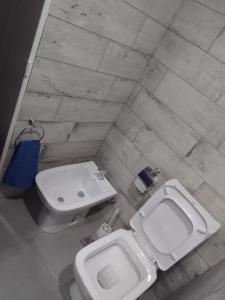 a bathroom with a toilet and a sink at Alquiler Temporario Rosario 4 in Rosario