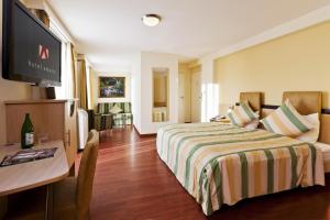 Μια τηλεόραση ή/και κέντρο ψυχαγωγίας στο Hotel Amaris