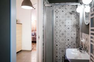 Vonios kambarys apgyvendinimo įstaigoje Art Nouveau apartment