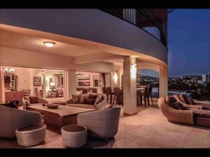 Photo de la galerie de l'établissement Tortuga-World Class Ocean Front Villa5 500ft, à San José del Cabo