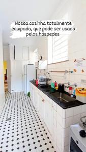 Kuchyň nebo kuchyňský kout v ubytování Hostel Sol da Barra