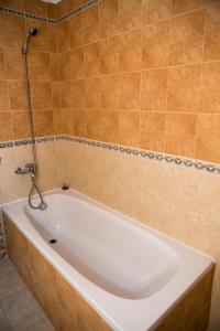 Koupelna v ubytování Hotel Deva + 33 fotografií