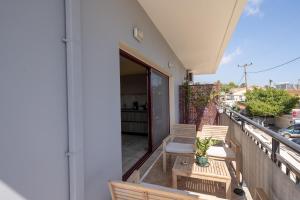 A balcony or terrace at Kate-Mari House