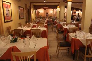 Restoran või mõni muu söögikoht majutusasutuses Hotel Santantao Art Resort