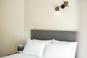 A bed or beds in a room at Kate-Mari House