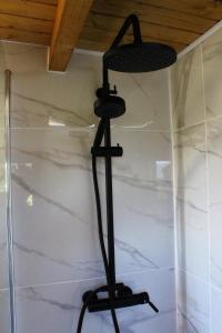 a black microphone stand in the corner of a room at Lagoon Tiny House in Arcos de Valdevez