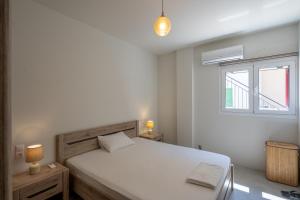 A bed or beds in a room at Kate-Mari House