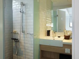Bilik mandi di Hotel Relax III