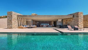 Fotografia z galérie ubytovania Private 4 Br Luxury Peaceful Mylo Villa W 2 Pools Close to Mylpotas Beach v destinácii Mylopotas