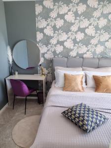 Superb Apartment "50Shades" with balcony and free parking in the garage客房内的一张或多张床位