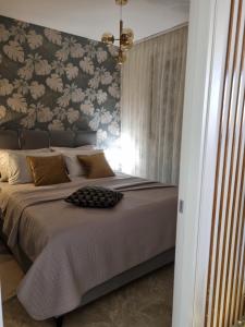 Superb Apartment "50Shades" with balcony and free parking in the garage客房内的一张或多张床位