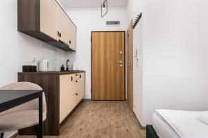 Kuchyňa alebo kuchynka v ubytovaní NovaNest Apartments - Kalwaryjska - by Upstairs