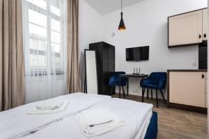 Televízia a/alebo spoločenská miestnosť v ubytovaní NovaNest Apartments - Kalwaryjska - by Upstairs
