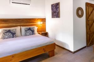 Voodi või voodid majutusasutuse Makanas Beach Bungalows toas