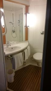 a bathroom with a toilet, sink, and shower at ibis Beauvais Aéroport in Beauvais