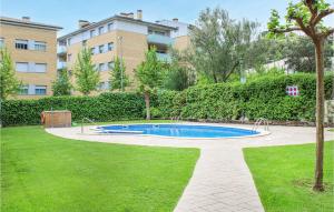 a swimming pool in a yard with a building at Stunning Apartment In Tossa De Mar With Kitchen in Tossa de Mar