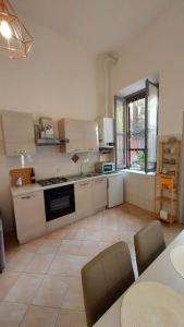Η κουζίνα ή μικρή κουζίνα στο Casa Marisa-Navigli Milano