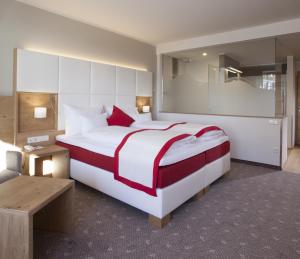 a large bedroom with a large bed and a table at Hotel Nassfeld in Sonnenalpe Nassfeld