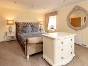 Uma cama ou camas num quarto em The Cottage At Briarlea