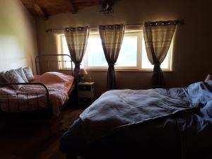 Łóżko lub łóżka w pokoju w obiekcie Le domaine des Terres