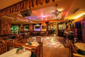 a restaurant with tables and chairs and a bar at Ferien beim Treiber in Bad Tatzmannsdorf