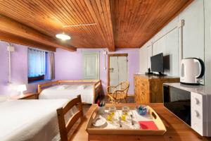 a hotel room with two beds and a tv at B&B Casa Quaroni in Anzino