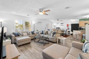 a living room with couches and a kitchen at Willapye Beach House by the Sea in Navarre