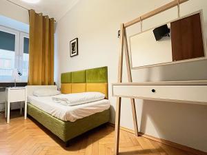Postel nebo postele na pokoji v ubytování Hostel Helvetia Rooms Warsaw CITY CENTER and OLD TOWN