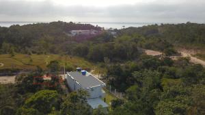 an aerial view of a house on a hill at Casa da Gina in Santa Cruz Cabrália