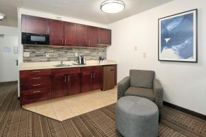 a room with a sink and a chair in a room at Holiday Inn & Suites Santa Maria, an IHG Hotel in Santa Maria