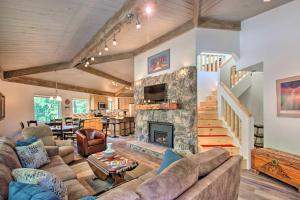 - un salon avec une cheminée en pierre et un escalier dans l'établissement Angel Fire Home with Deck about 3 Mi to Ski Resort!, à Angel Fire