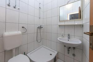 Koupelna v ubytování Apartments by the sea Podaca, Makarska - 6677