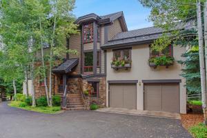 a house with two garage doors on a driveway at 358 Cresta Road in Edwards