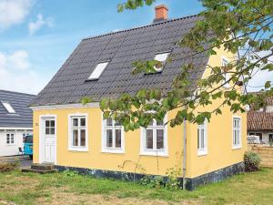 Hoone, kus puhkemaja asub