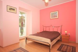 Posteľ alebo postele v izbe v ubytovaní Apartments by the sea Ika, Opatija - 3426