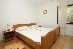 Postel nebo postele na pokoji v ubytování Seaside holiday house Verunic, Dugi otok - 8126